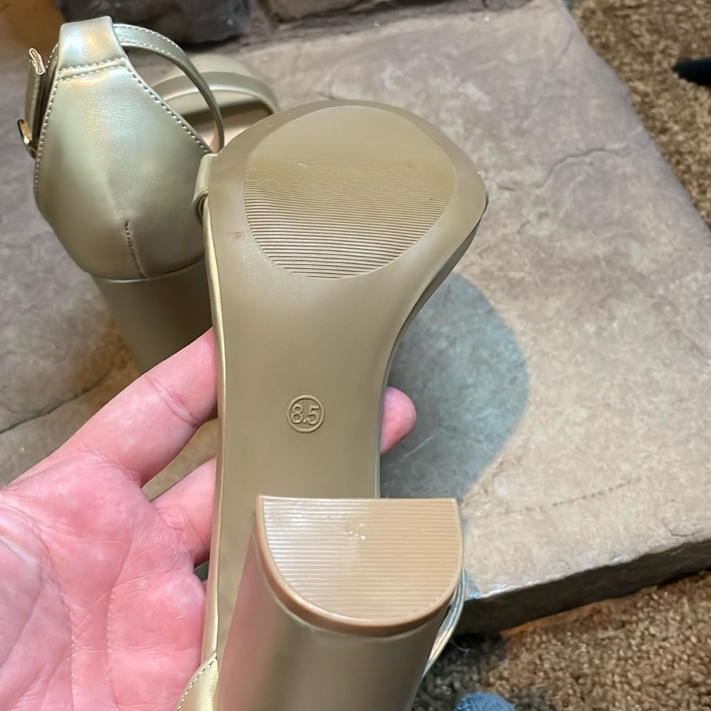 Lulu's Gold Heels - Picture 6 of 7